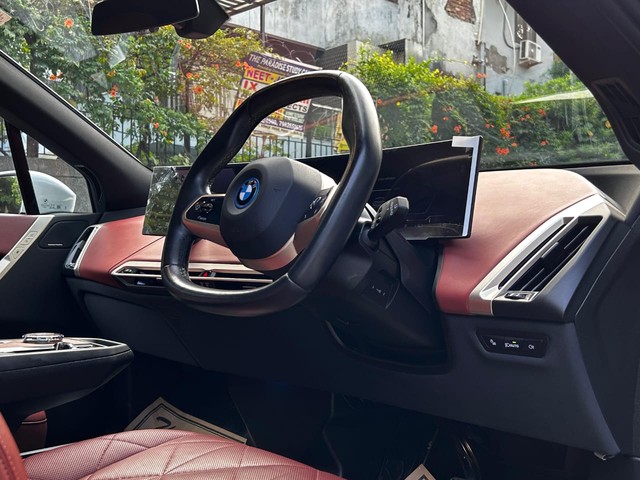 Second-hand 2024 BMW iX xDrive40 for sale in New Delhi-4