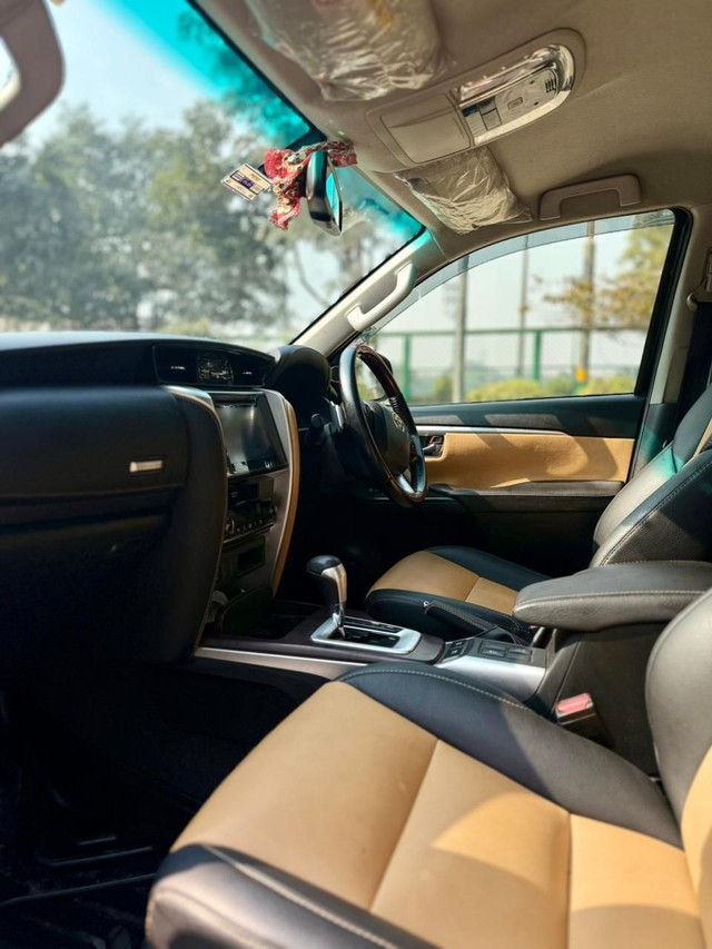 Second-hand 2019 Toyota Fortuner 2.8 2WD AT BSIV for sale in New Delhi-12
