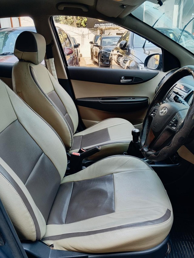 Hyundai i20 Sportz 1.2 Second-hand 2013 Hyundai i20 Sportz 1.2 for sale in Mira Road-9