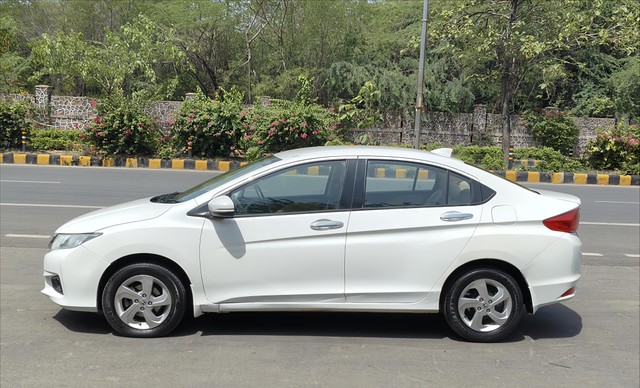 Honda City i VTEC V Second-hand 2016 Honda City i VTEC V for sale in New Delhi-3