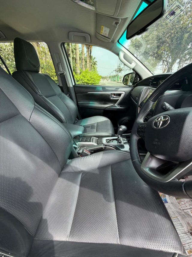 Second-hand 2023 Toyota Fortuner 4X2 Diesel AT for sale in New Delhi-6