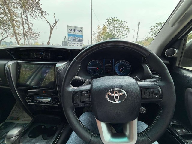 Second-hand 2023 Toyota Fortuner 4X2 Diesel AT for sale in New Delhi-8