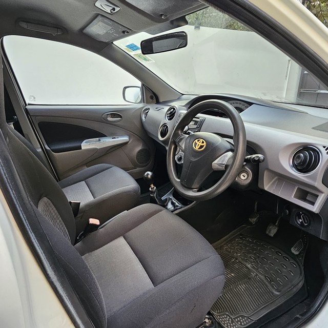 Second-hand 2011 Toyota Etios V for sale in Gurgaon-5