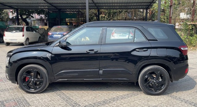 Second-hand 2023 Hyundai Alcazar Platinum AE 7Str Diesel for sale in Indore-3