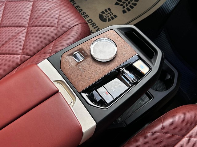 Second-hand 2024 BMW iX xDrive40 for sale in New Delhi-18