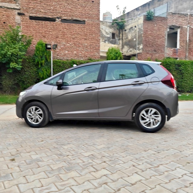 Second-hand 2017 Honda Jazz 1.2 V AT i VTEC Privilege for sale in Gurgaon-3