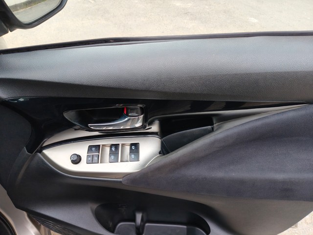 Second-hand 2016 Toyota Innova Crysta 2.4 VX MT 8S BSIV for sale in Kolkata-12