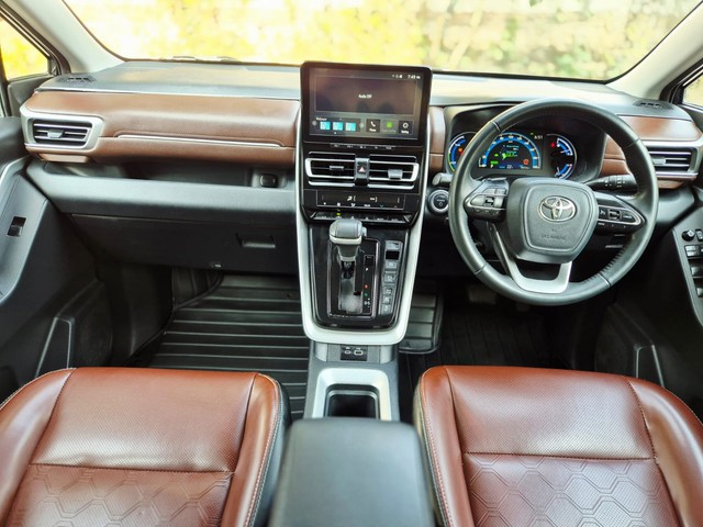 Second-hand 2024 Toyota Innova Hycross VX(O) 7STR Hybrid for sale in New Delhi-10