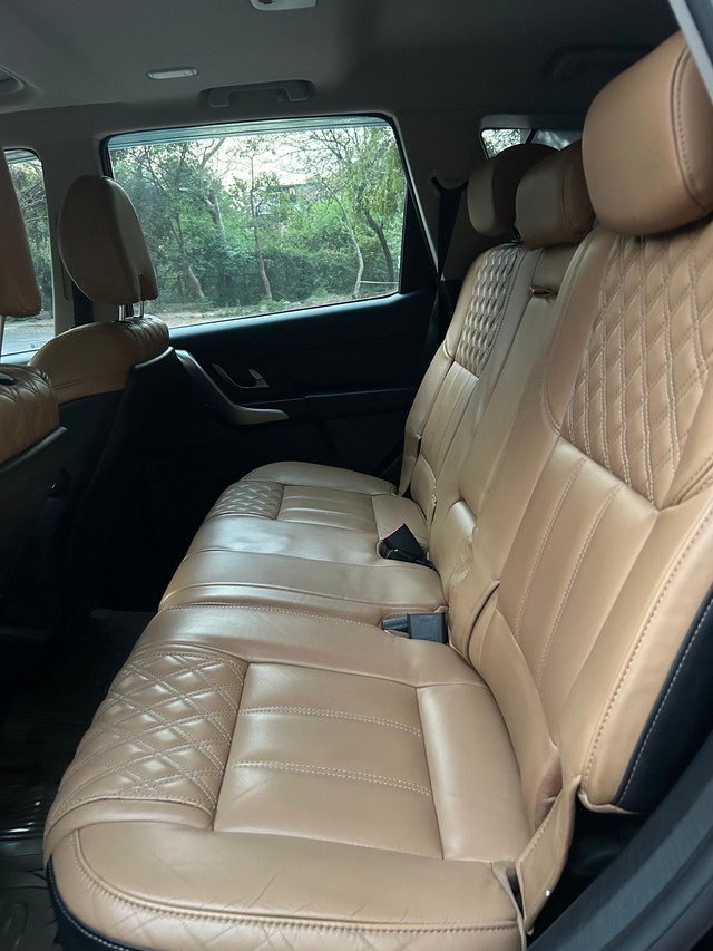 Second-hand 2020 Mahindra XUV500 W11 AT BSIV for sale in New Delhi-3