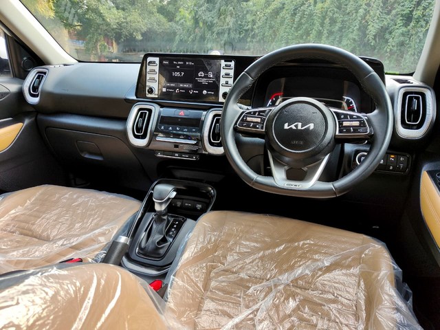 Second-hand 2024 Kia Sonet HTX Diesel AT for sale in New Delhi-15