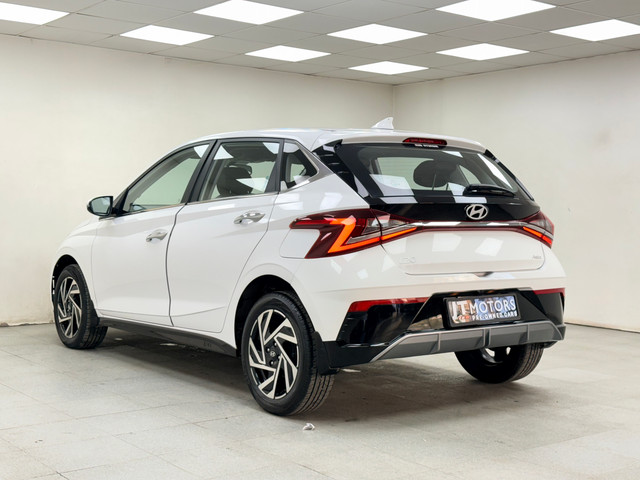 Second-hand 2024 Hyundai i20 Asta Opt IVT for sale in Pune-3