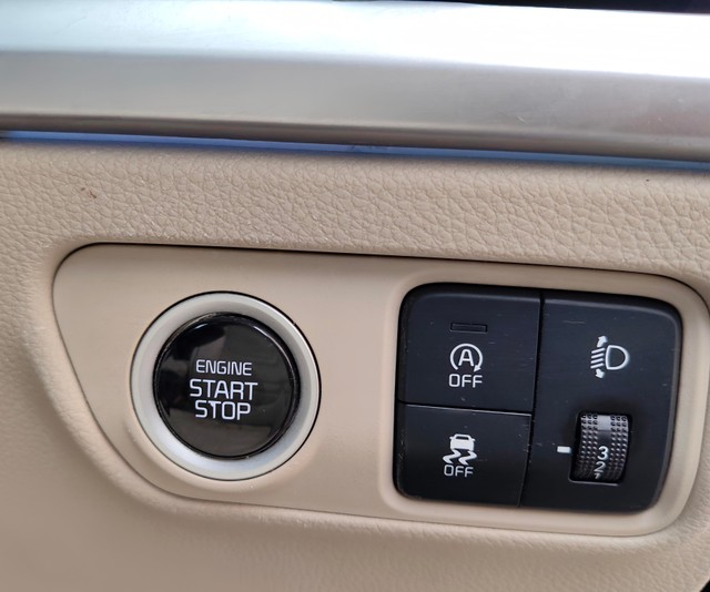 Kia Carens Luxury Plus iMT BSVI Second-hand 2023 Kia Carens Luxury Plus iMT BSVI for sale in Kolkata-17