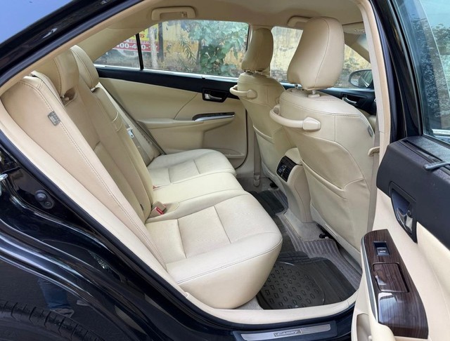 Second-hand 2017 Toyota Camry 2.5 Hybrid for sale in New Delhi-10