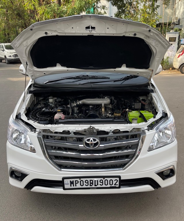 Second-hand 2015 Toyota Innova 2.5 G (Diesel) 7 Seater BS IV for sale in Indore-3
