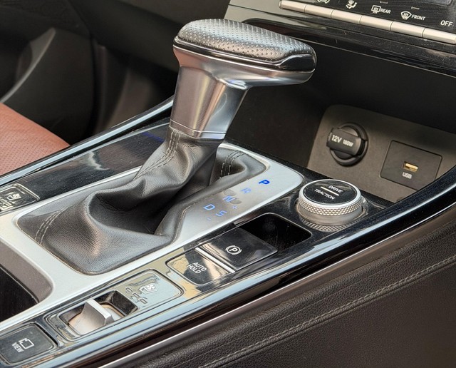 Second-hand 2022 Hyundai Alcazar Signature Diesel AT for sale in Hyderabad-5