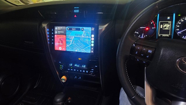 Second-hand 2023 Toyota Fortuner 4X2 Diesel AT for sale in New Delhi-9