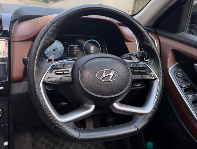 Second-hand 2022 Hyundai Alcazar Signature Diesel AT for sale in Hyderabad-11