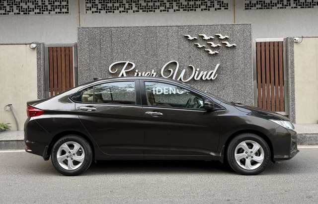 Second-hand 2014 Honda City i VTEC CVT VX for sale in Surat-1