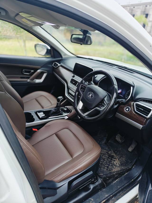https://images10.gaadi.com/usedcar_image/TP1A.220905.001/original/95477e1b-0fb7-440a-b9b1-9482ed0db8f2.jpg?imwidth=6402