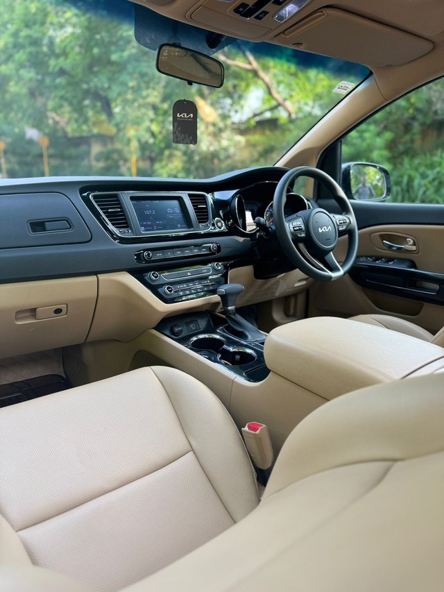 Second-hand 2022 Kia Carnival Prestige for sale in New Delhi-11