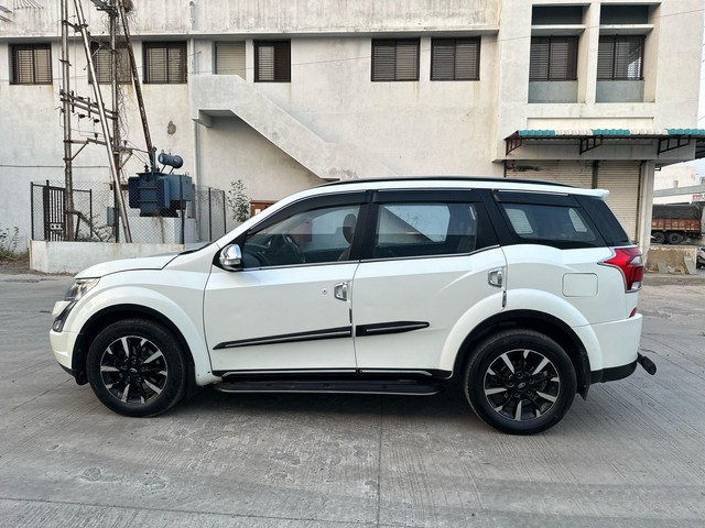 Second-hand 2020 Mahindra XUV500 W11 FWD Diesel for sale in Akola-3