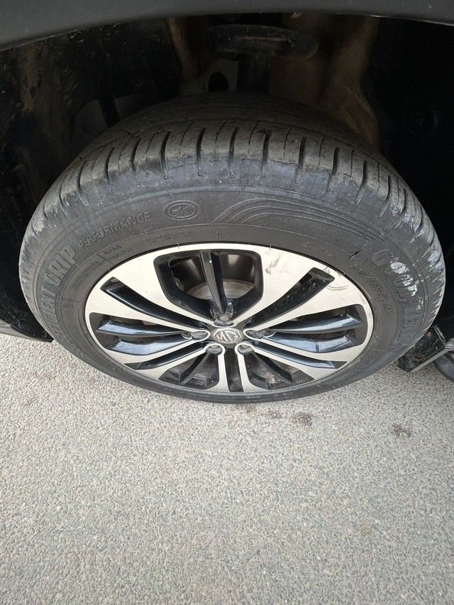 Second-hand 2022 MG Hector Plus Sharp Diesel MT for sale in New Delhi-20