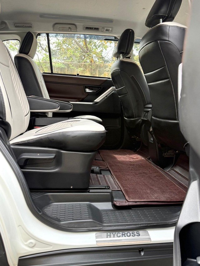 Second-hand 2024 Toyota Innova Hycross VX 7STR Hybrid for sale in New Delhi-12