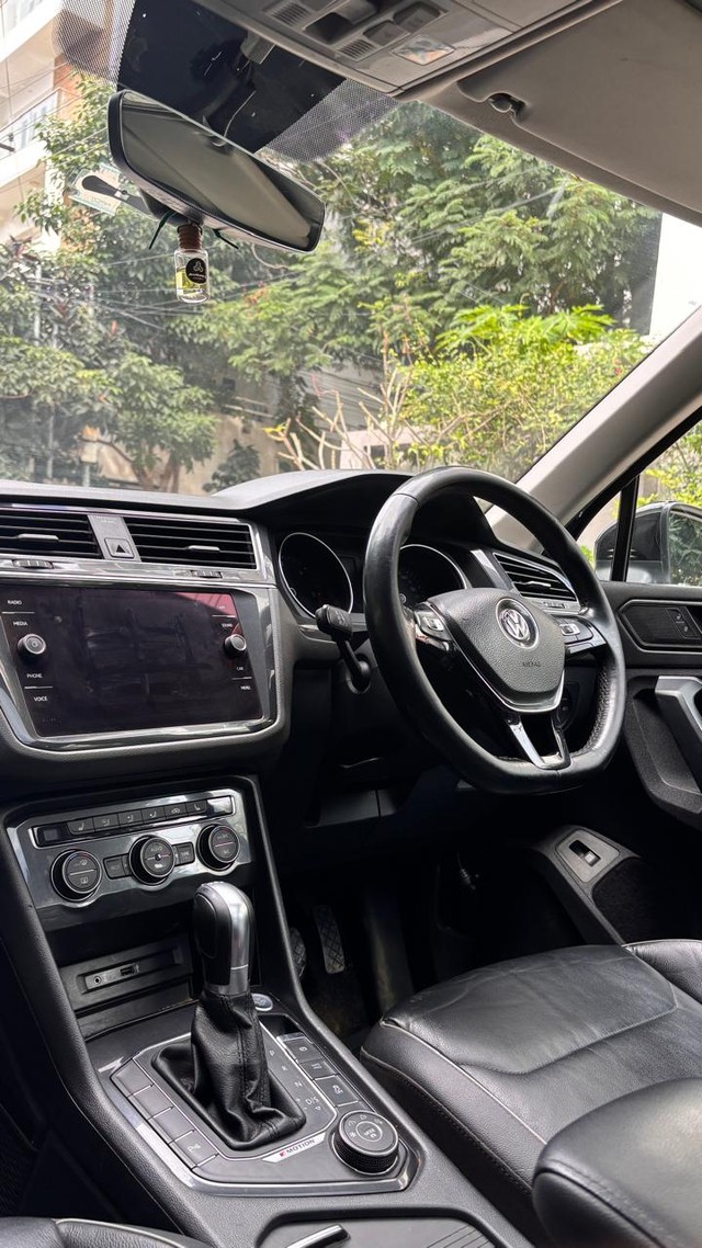 Second-hand 2017 Volkswagen Tiguan 2.0 TDI Highline for sale in Hyderabad-10