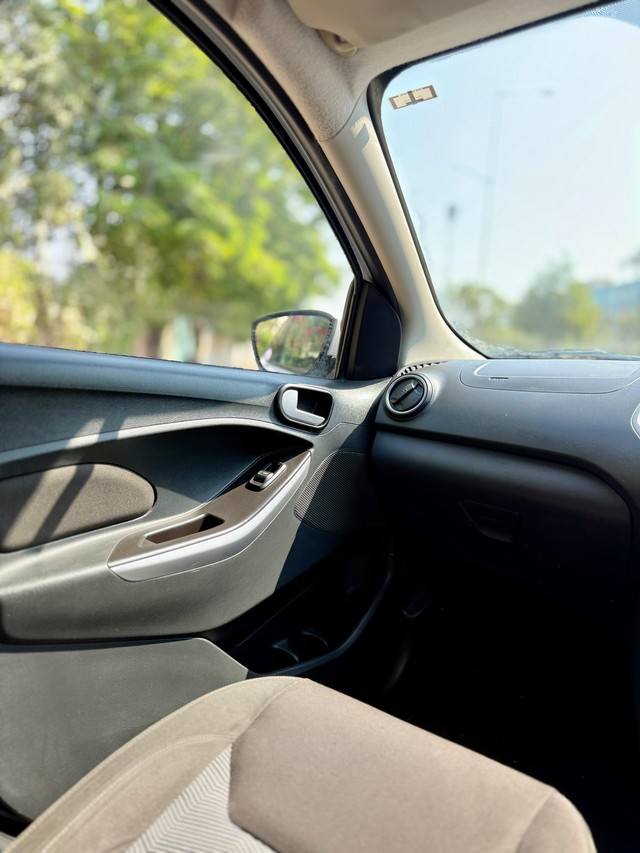 Second-hand 2016 Ford Figo 1.5P Titanium AT for sale in Surat-3