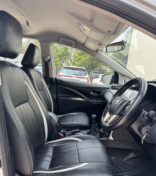 Toyota Innova Crysta 2.4 GX MT BSIV Second-hand 2017 Toyota Innova Crysta 2.4 GX MT BSIV for sale in Hyderabad-9