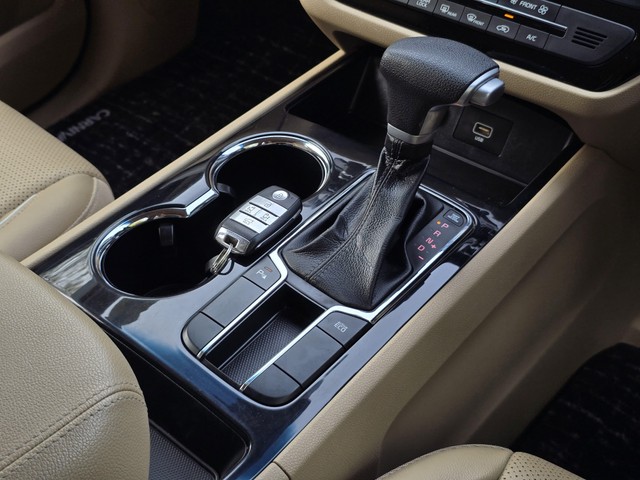 Second-hand 2022 Kia Carnival Limousine for sale in New Delhi-16