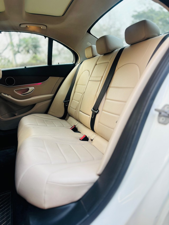 Second-hand 2019 Mercedes-Benz C-Class Progressive C 200 for sale in New Delhi-12