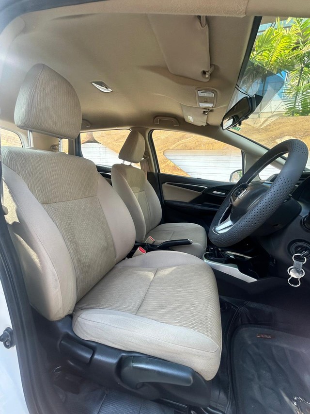 Second-hand 2016 Honda Jazz 1.5 V i DTEC for sale in Surat-10