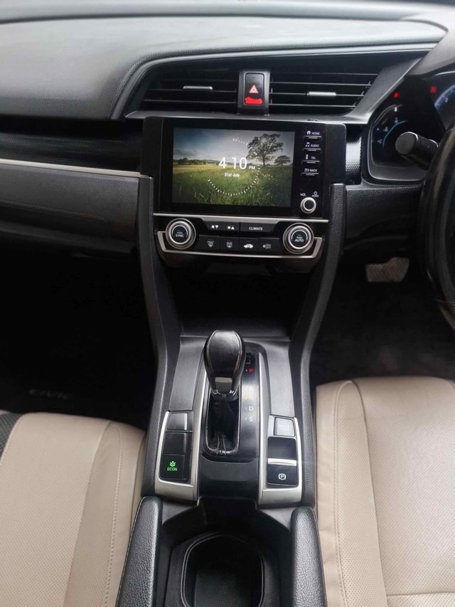 Second-hand 2020 Honda Civic VX for sale in Surat-6