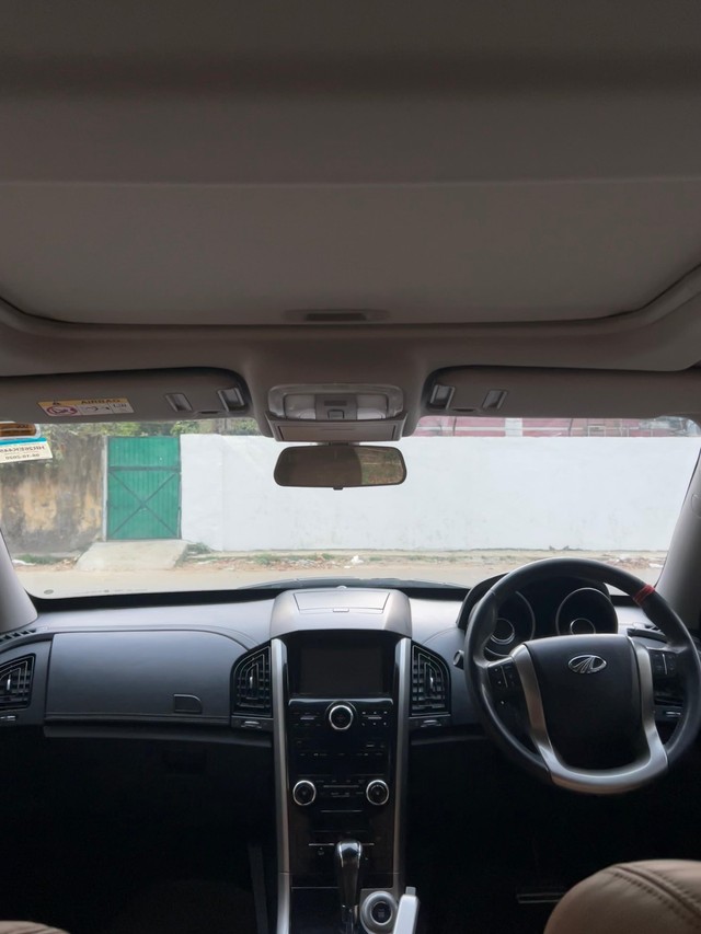 Second-hand 2020 Mahindra XUV500 W11 AT BSIV for sale in New Delhi-4