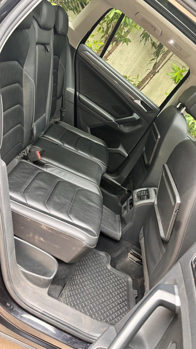 Second-hand 2017 Volkswagen Tiguan 2.0 TDI Highline for sale in Hyderabad-11