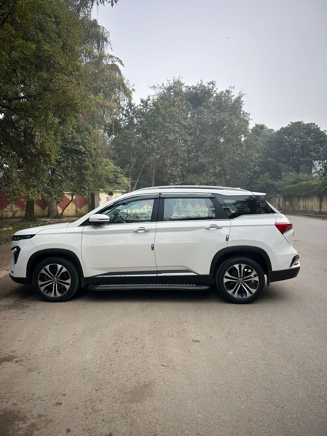 Second-hand 2022 MG Hector Plus Sharp Diesel MT for sale in New Delhi-4