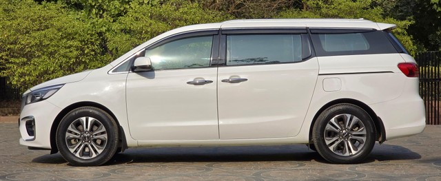 Second-hand 2022 Kia Carnival Limousine for sale in New Delhi-4