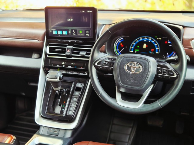 Second-hand 2024 Toyota Innova Hycross VX(O) 7STR Hybrid for sale in New Delhi-12