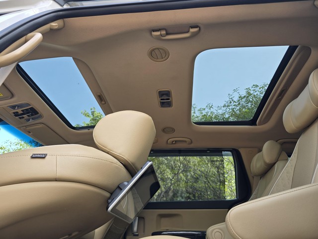 Second-hand 2022 Kia Carnival Limousine for sale in New Delhi-14