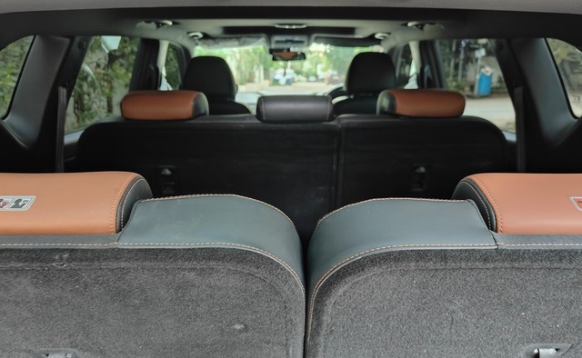 Second-hand 2021 Mahindra Alturas G4 4X4 AT for sale in Hyderabad-12