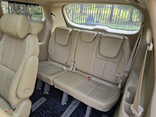 Second-hand 2022 Kia Carnival Limousine for sale in New Delhi-11