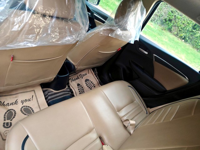 Second-hand 2017 Honda Jazz 1.2 V AT i VTEC Privilege for sale in Gurgaon-11