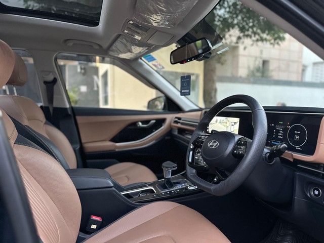 Second-hand 2025 Hyundai Alcazar Signature DCT for sale in New Delhi-7