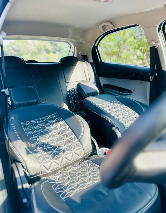 Second-hand 2023 Tata Tiago XT Option for sale in New Delhi-12