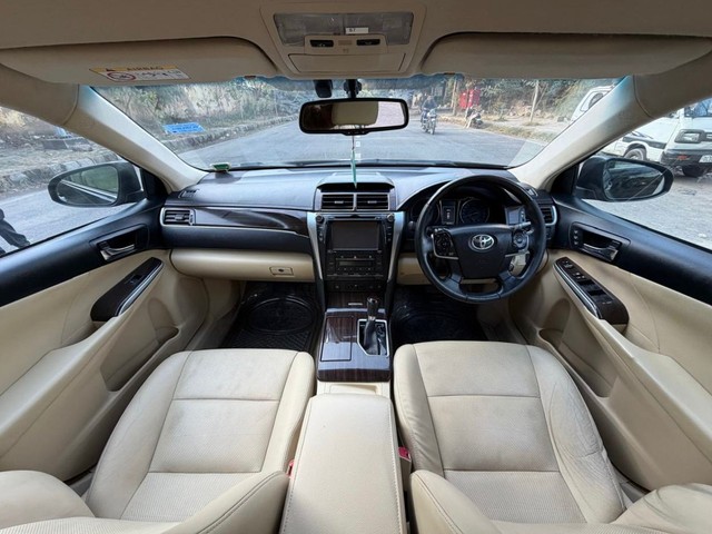 Second-hand 2017 Toyota Camry 2.5 Hybrid for sale in New Delhi-11