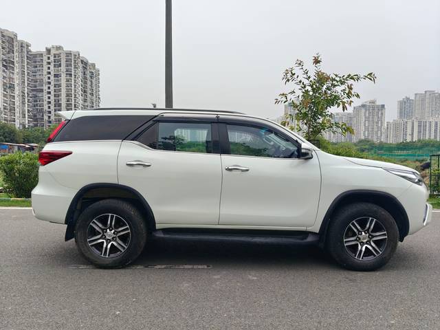https://images10.gaadi.com/usedcar_image/TP1A.220905.001/original/bf3785f7-6775-4511-b1e2-3c3ed4a78e24.jpg?imwidth=6401