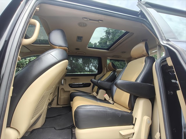 Kia Carnival Prestige Second-hand 2020 Kia Carnival Prestige for sale in New Delhi-11