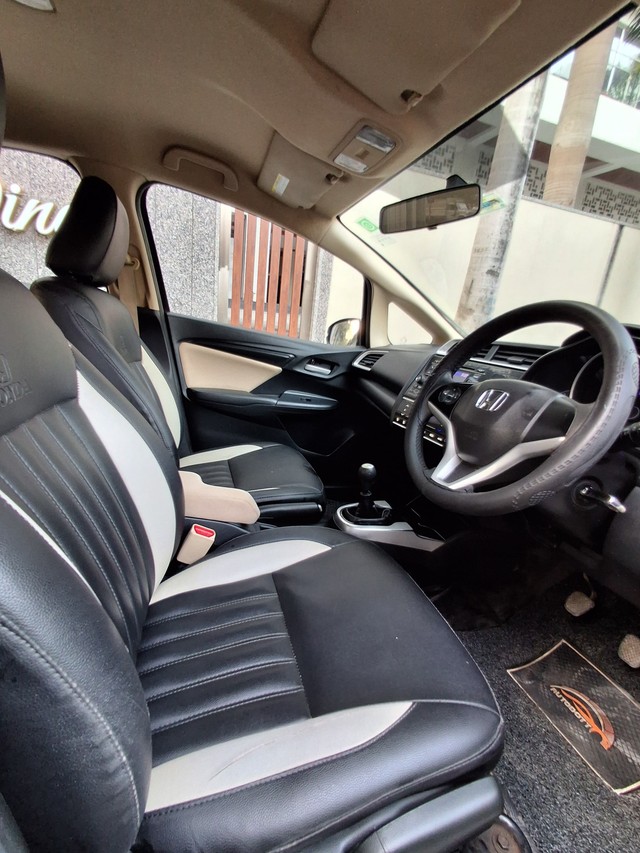 Second-hand 2019 Honda Jazz V for sale in Surat-4