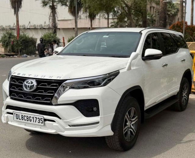 Second-hand 2023 Toyota Fortuner 4X2 Diesel AT for sale in New Delhi-2